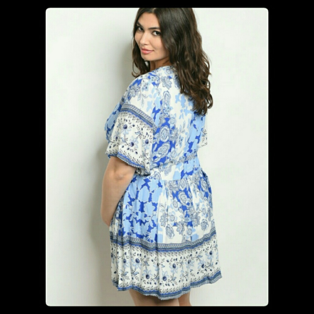 Last 1! 1XL!  PLUS SIZE PRINTED BLUE AND IVORY ROMPER! - Picture 3 of 4